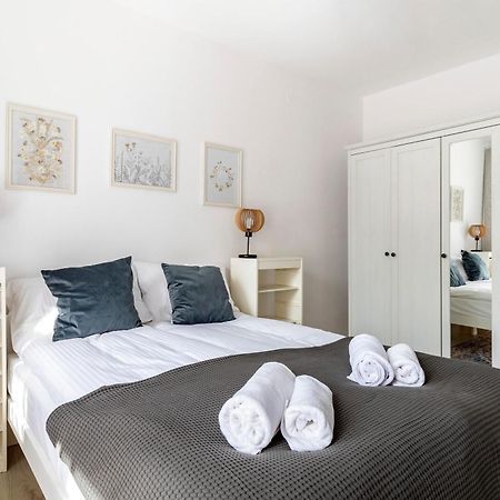 Wonderful 2- Bedroom Apartment With Soul Wwa70 Varsó Kültér fotó